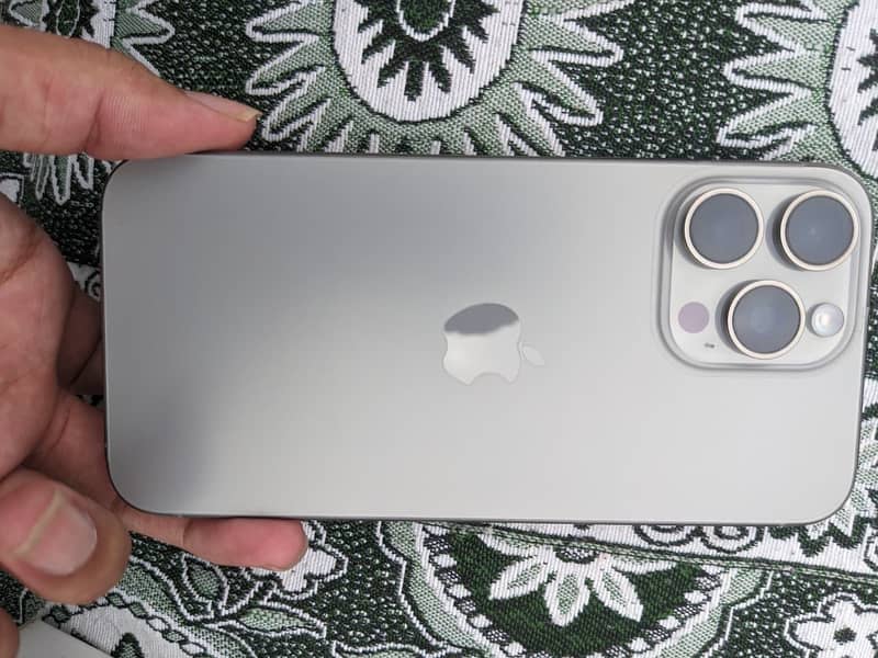Apple iPhone 15 Pro Max 1