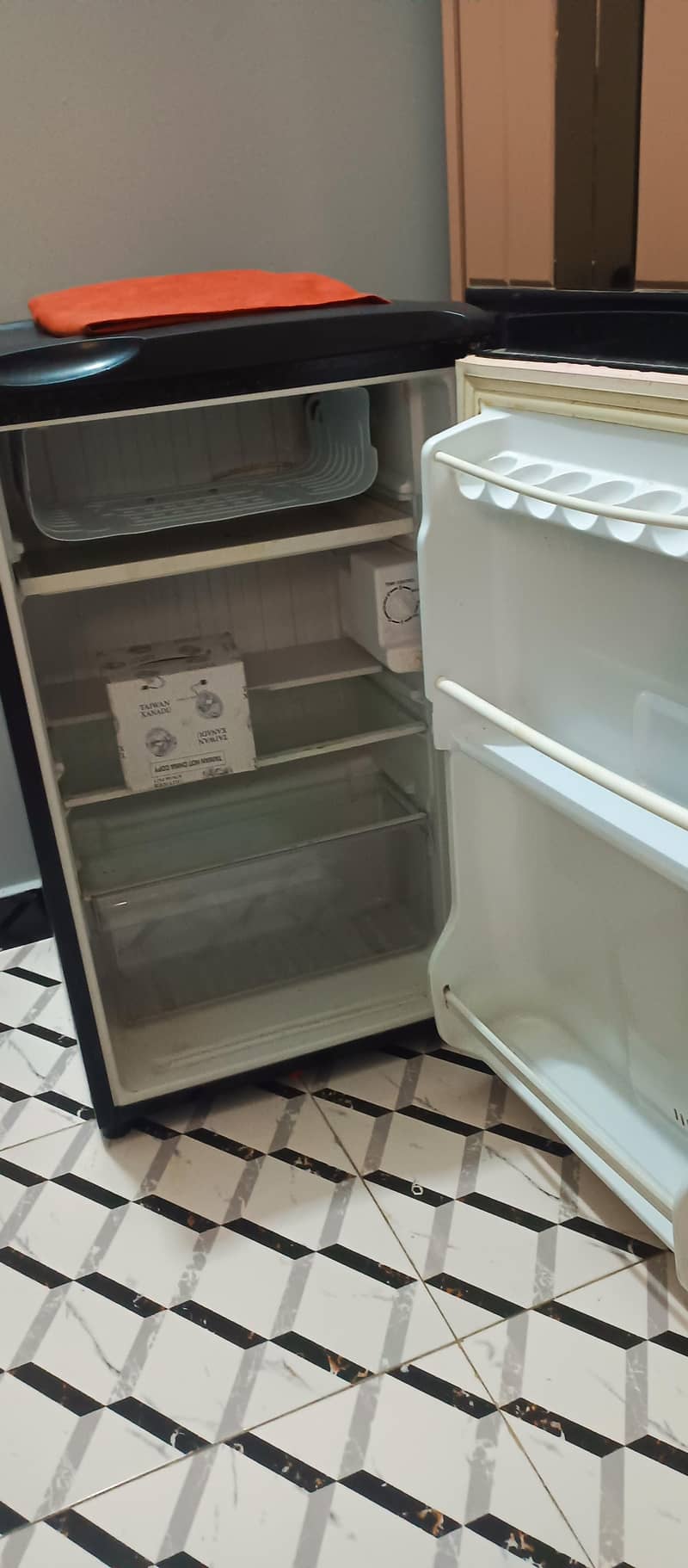mini fridge 0