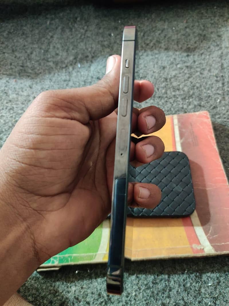 Apple iPhone 13 Pro Max 4