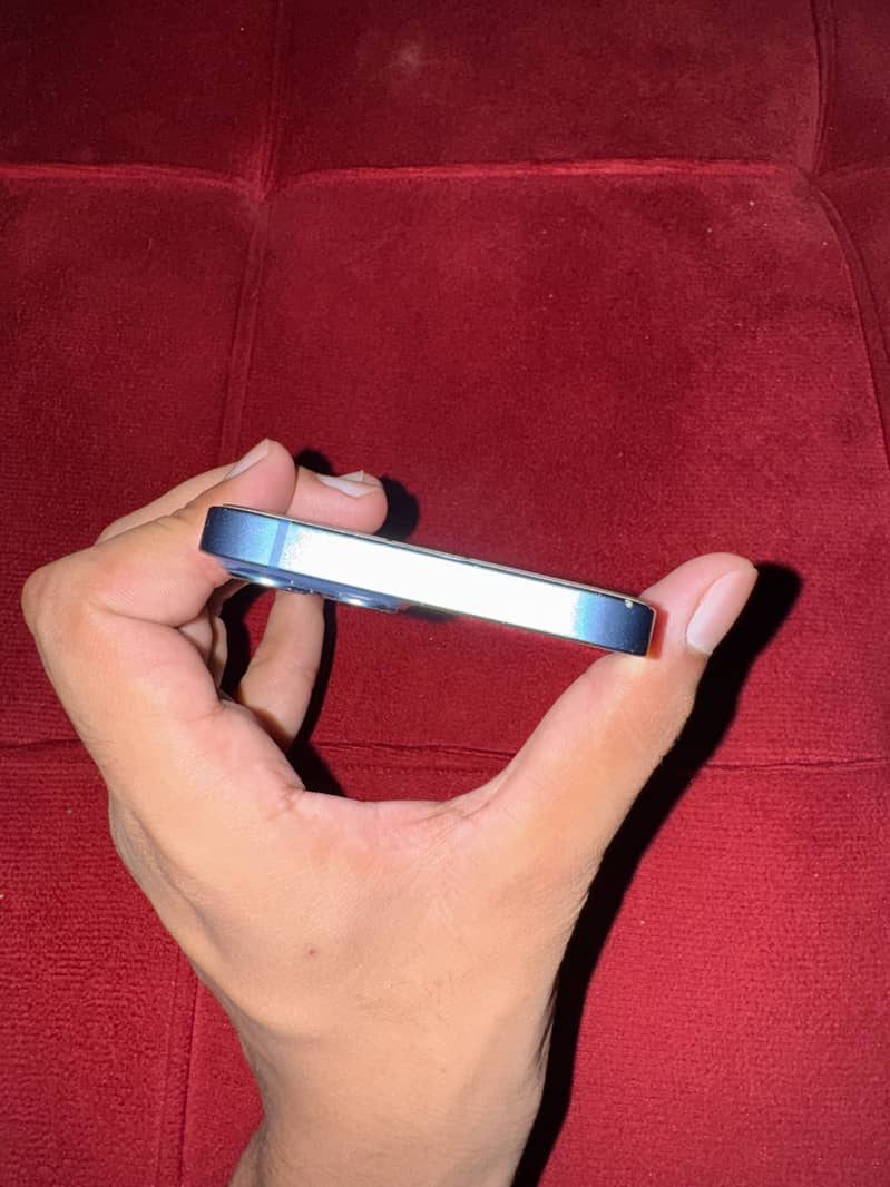 Apple iPhone 13 3