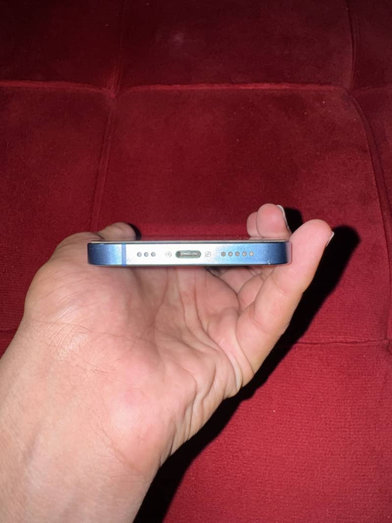 Apple iPhone 13 4
