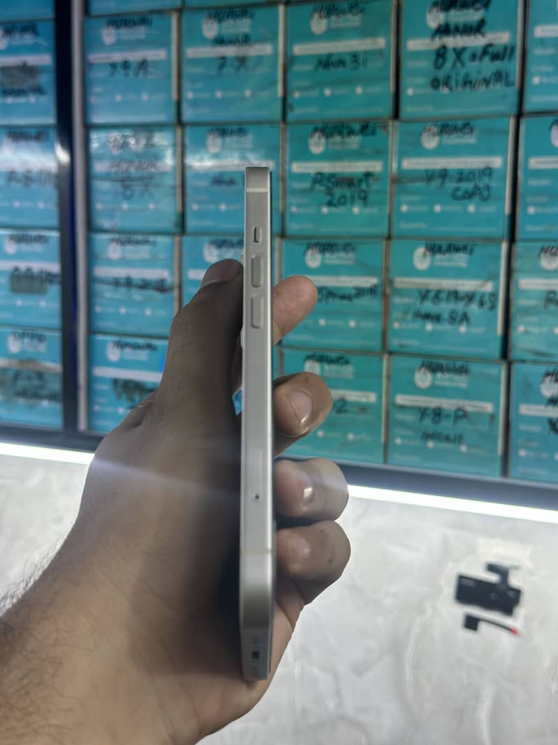 Apple iPhone 13 3