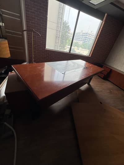 Exclusive office table with side tables