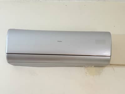 Hair split 1.5 ton inverter ac. Very good condion. neat n clean.