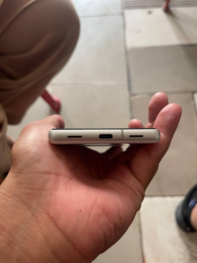Google Pixel 7a 4