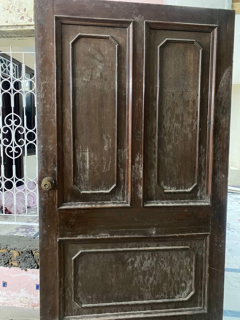 2 windows 1 door 1