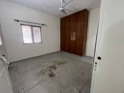 G-10 House For Sale 6 Marla 30/50