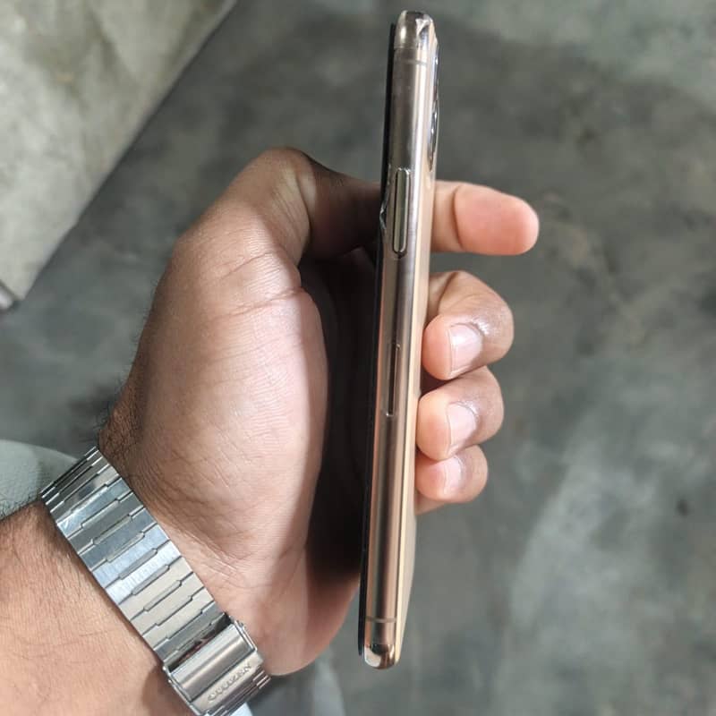 Apple iPhone 11 Pro 1