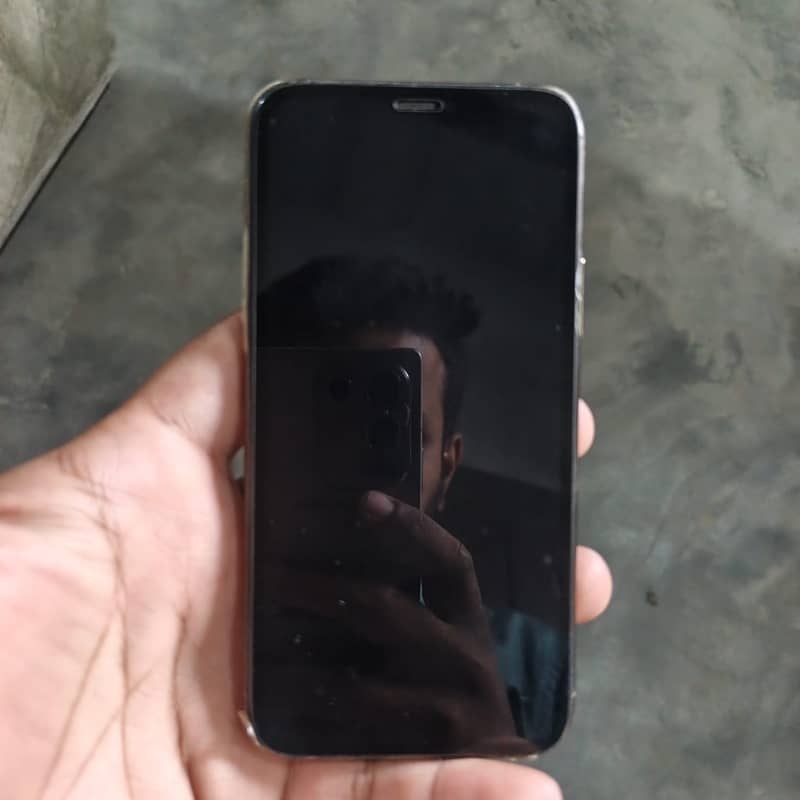 Apple iPhone 11 Pro 4