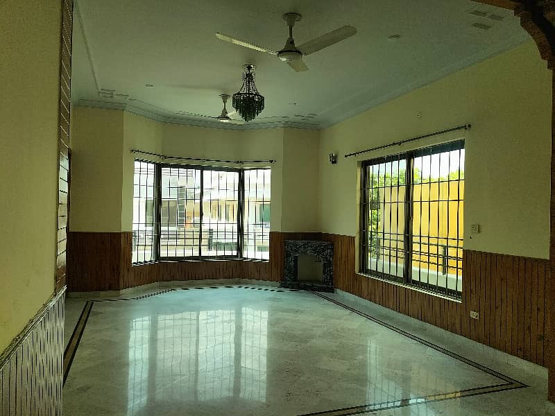 G-11/3 Upper Portion 3 Bed Separate Gate 0