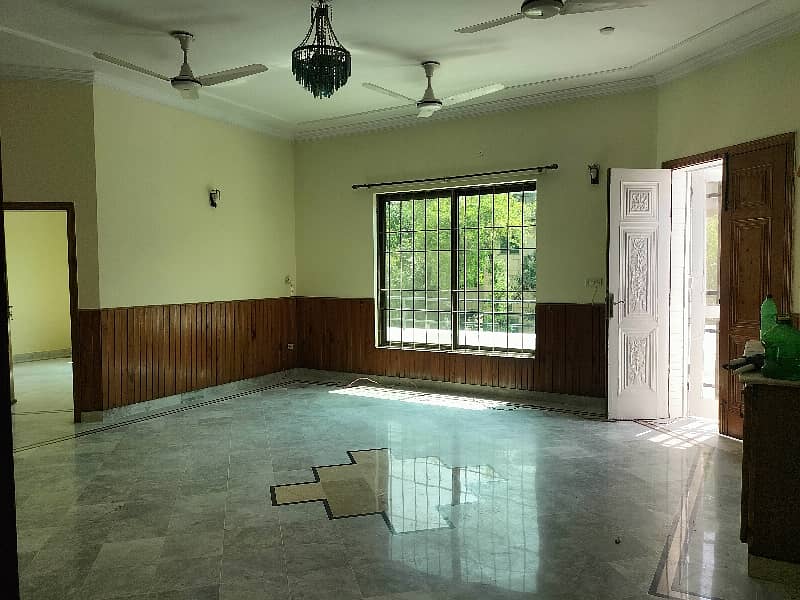 G-11/3 Upper Portion 3 Bed Separate Gate 2