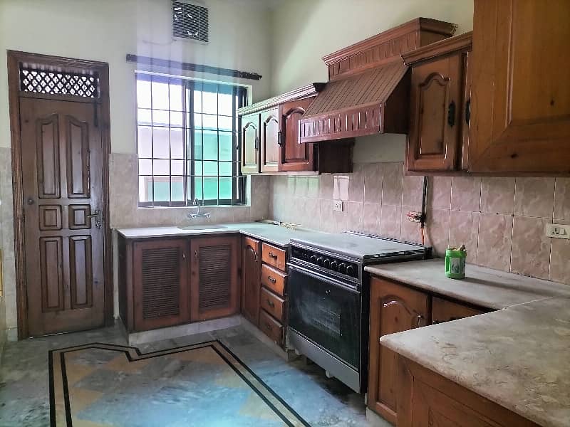 G-11/3 Upper Portion 3 Bed Separate Gate 3