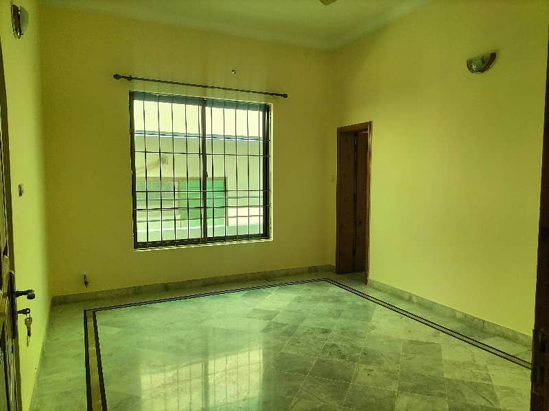 G-11/3 Upper Portion 3 Bed Separate Gate 5