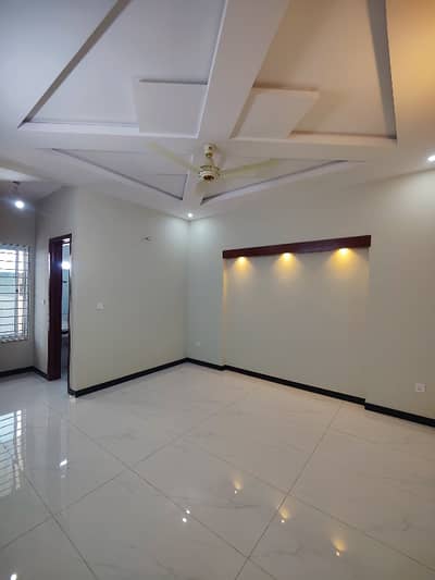 G10 14 Marla New Upper Portion Available For Rent 3bedrooms Servant