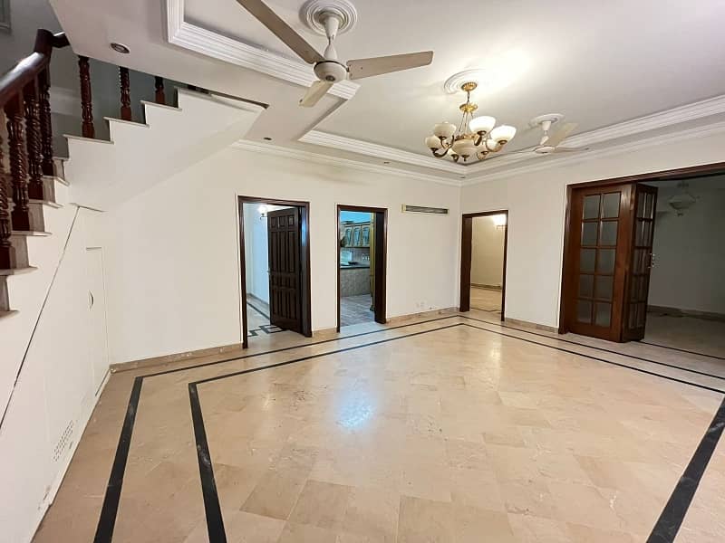 G-11/3 Upper Portion 3 Bed Separate Gate 1
