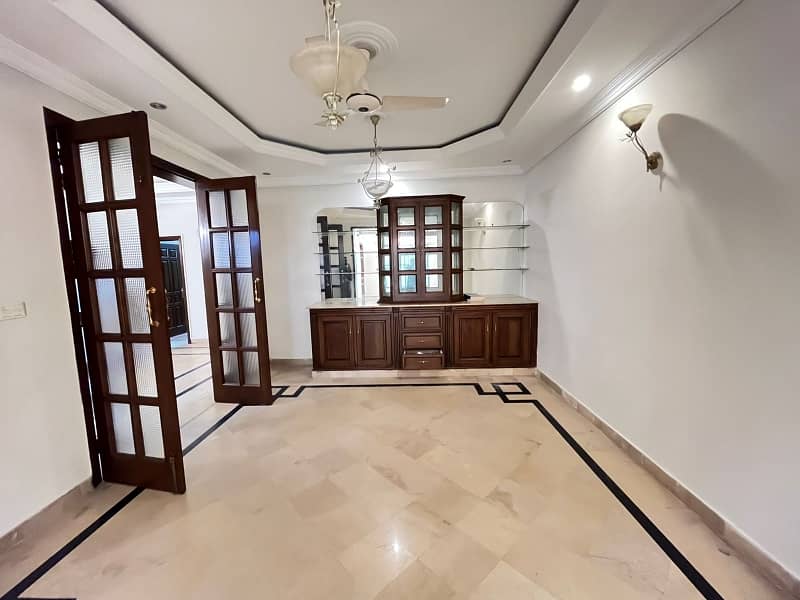 G-11/3 Upper Portion 3 Bed Separate Gate 0
