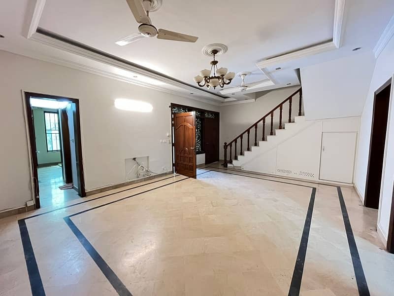 G-11/3 Upper Portion 3 Bed Separate Gate 2