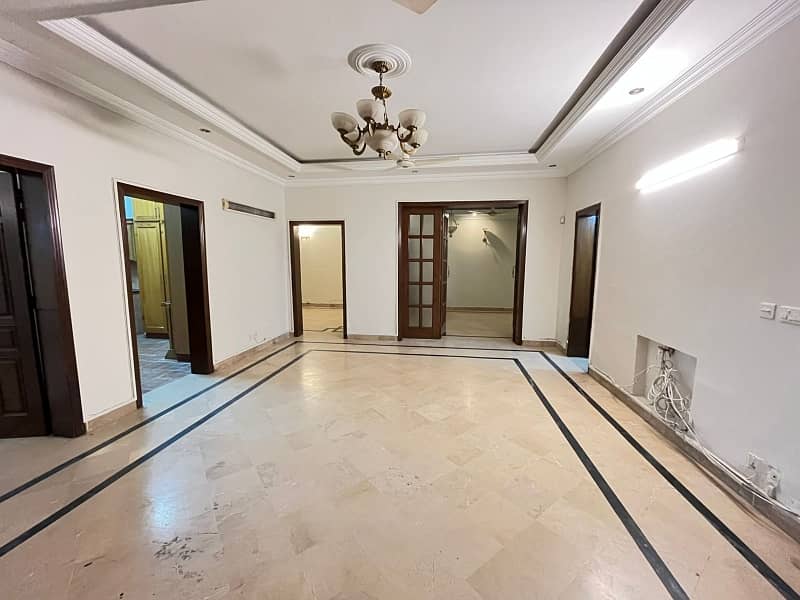 G-11/3 Upper Portion 3 Bed Separate Gate 5