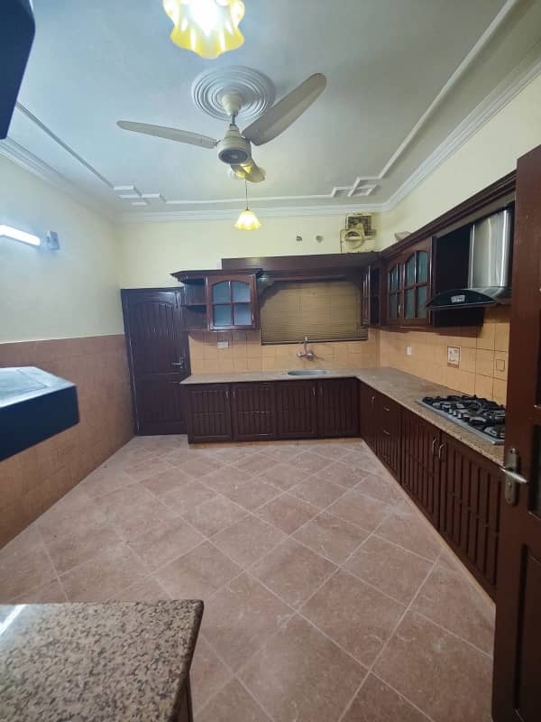 G-11/3 Upper Portion 3 Bed Separate Gate 6