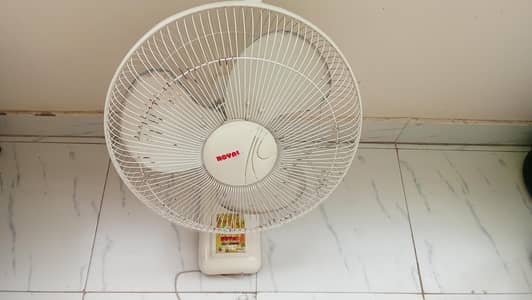 Royal 18" Bracket Fan (Marvel Series) - Good Working Condition