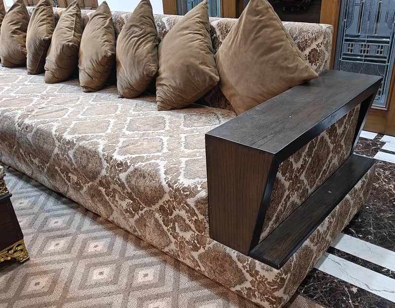 sofa L shape . 4/4 with table 3