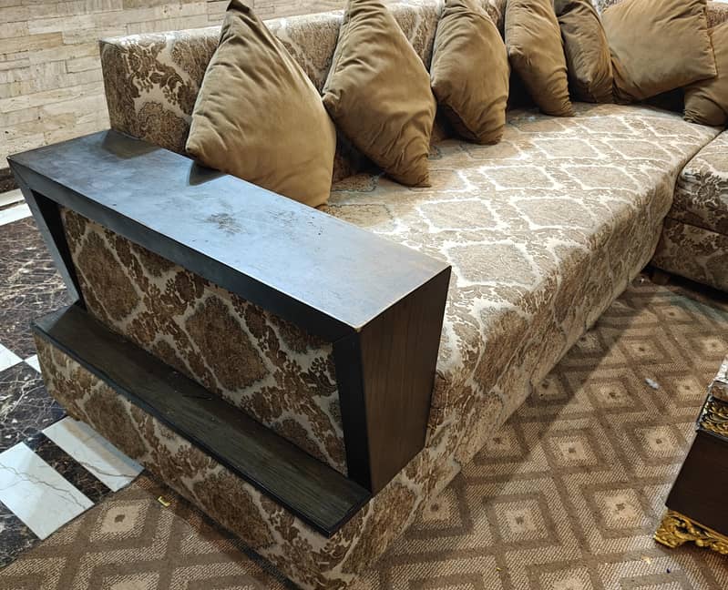 sofa L shape . 4/4 with table 4