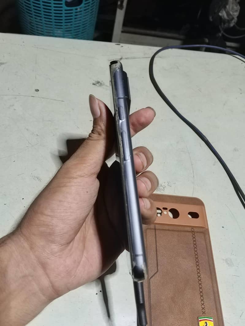 Google Pixel 8 4