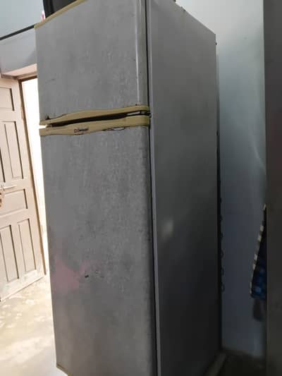 dawlance  double door fridge mudiun size urgnt sale lodhran