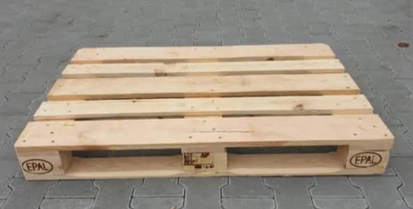 3 Wooden Pallets & 2 Export Quality Wooden Crates with Lids