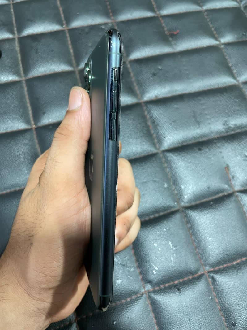 Apple iPhone 11 Pro Max 2