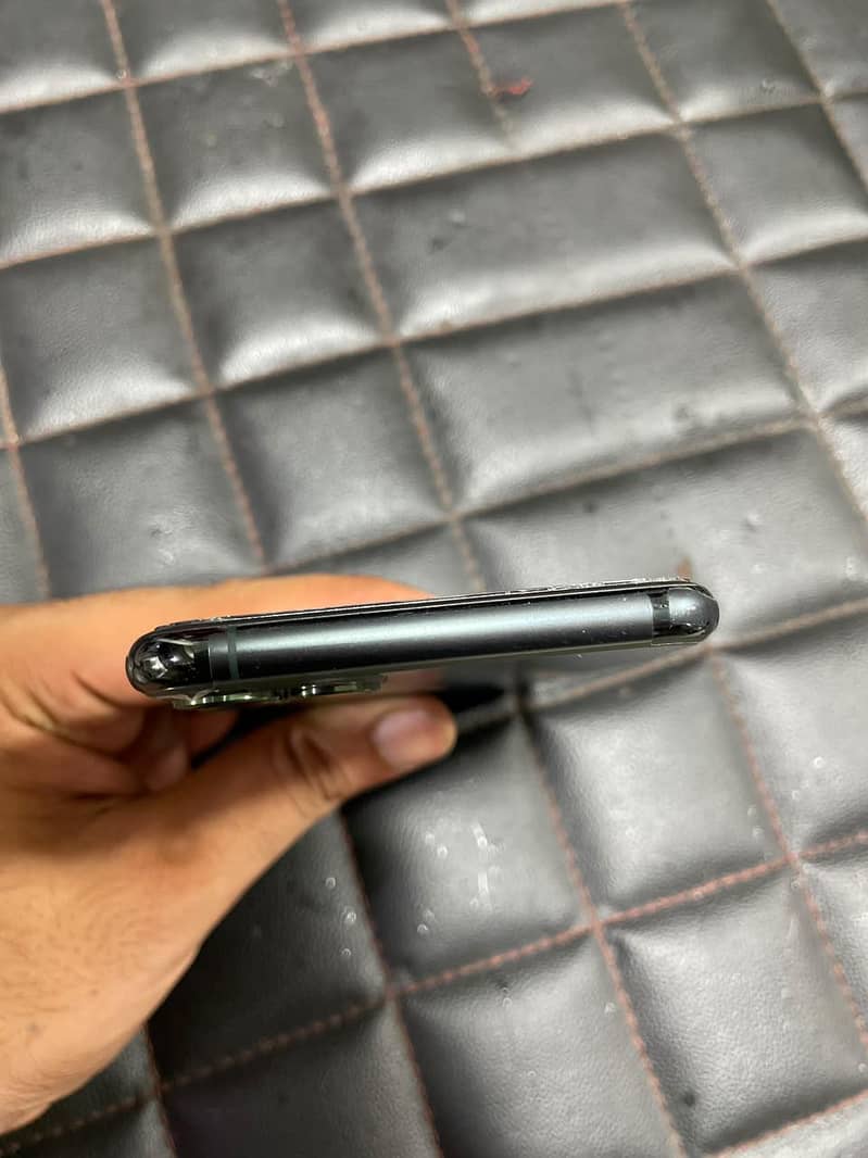 Apple iPhone 11 Pro Max 3