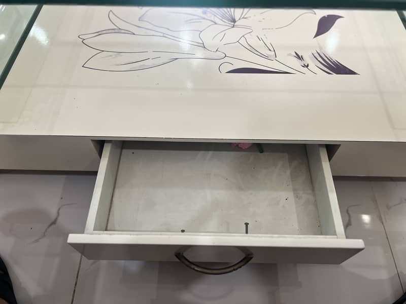 Central Table 0