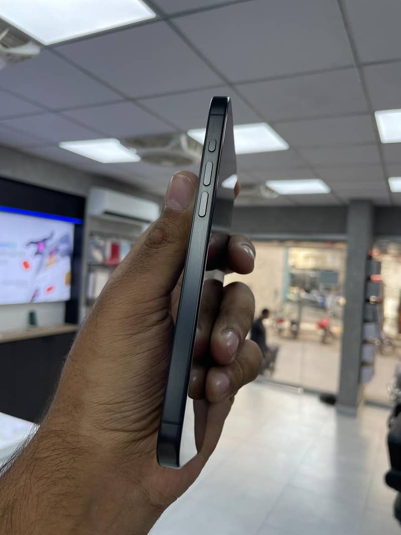 Apple iPhone 15 Pro Max 1
