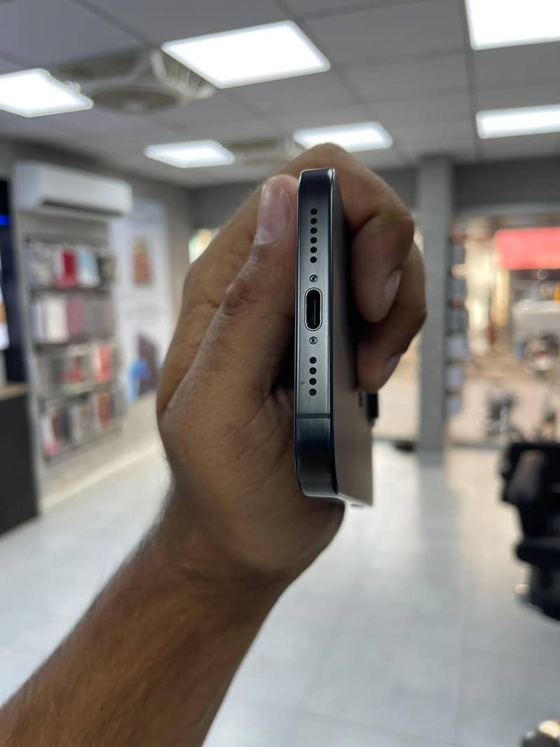 Apple iPhone 15 Pro Max 5