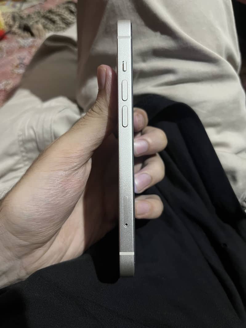 Apple iPhone 14 4
