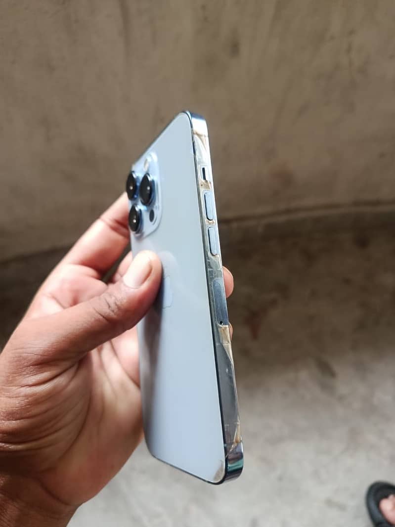 Apple iPhone 13 Pro 2