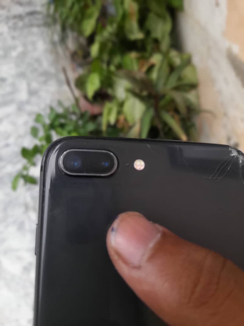 Apple iPhone 8 Plus 4
