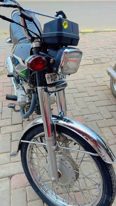 Honda 125 2023 modle seal engine lahore nomber excellent condation