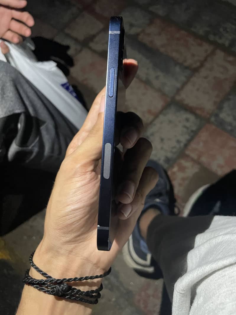 Apple iPhone 12 1