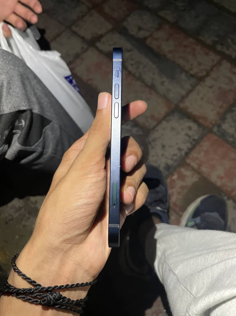 Apple iPhone 12 2