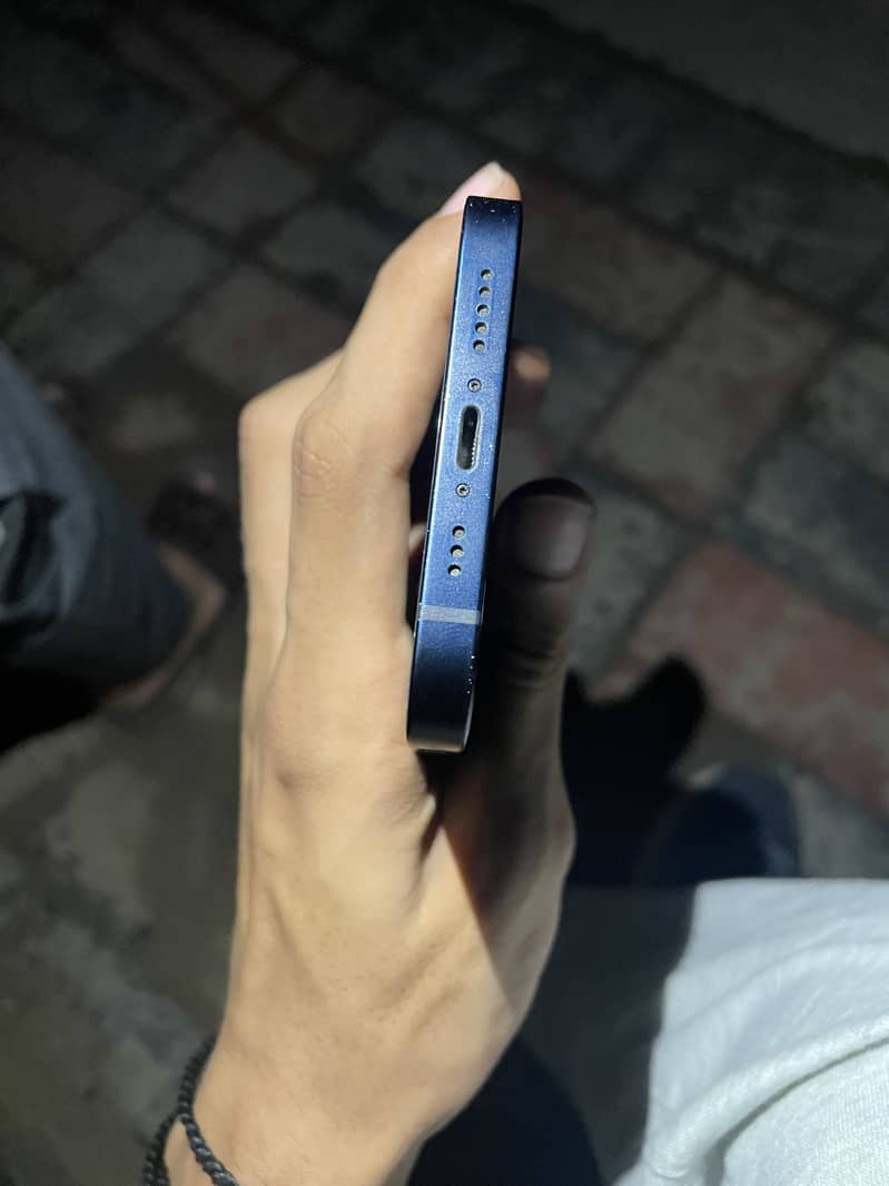 Apple iPhone 12 6