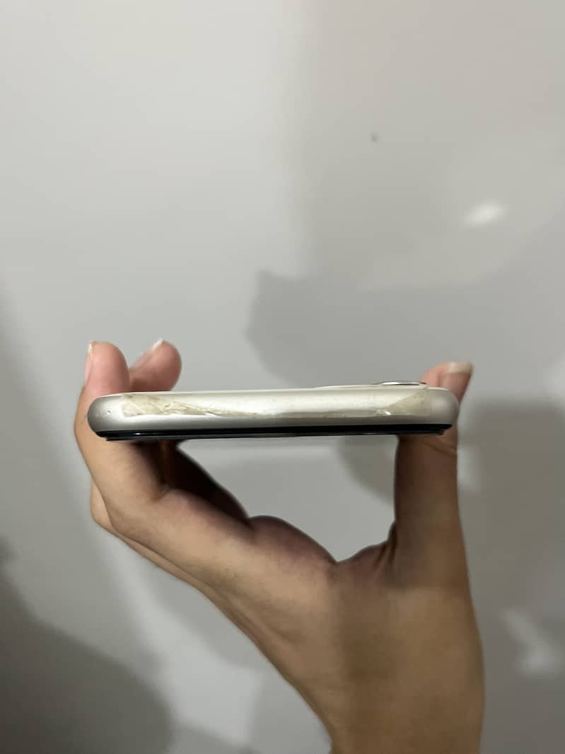 Apple iPhone 11 4