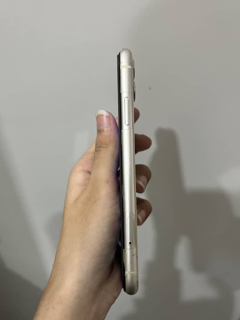 Apple iPhone 11 7
