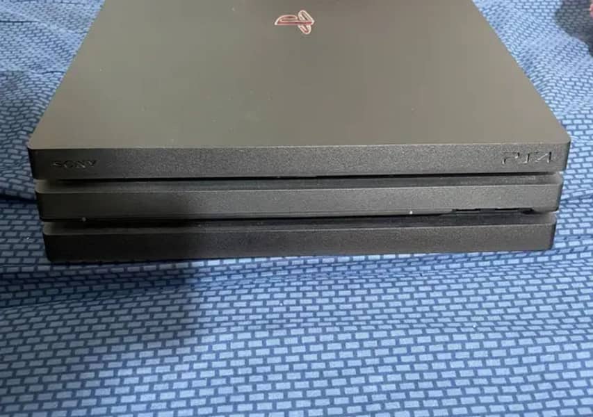 PS4 Pro 1TB 1