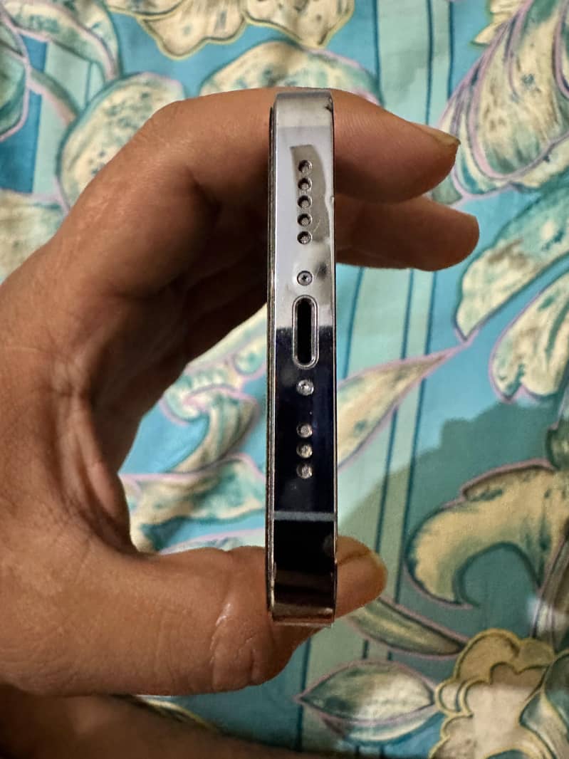 Apple iPhone 13 Pro 4