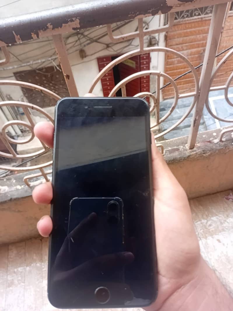 Apple iPhone 7 Plus 2