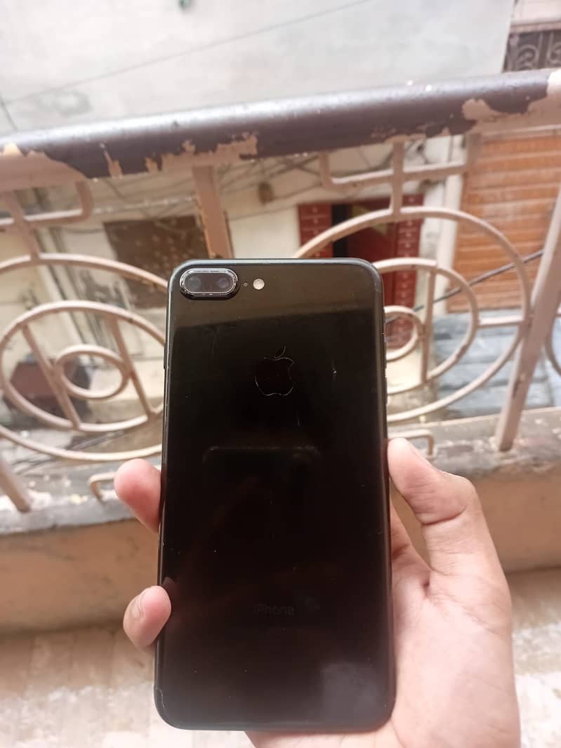 Apple iPhone 7 Plus 3