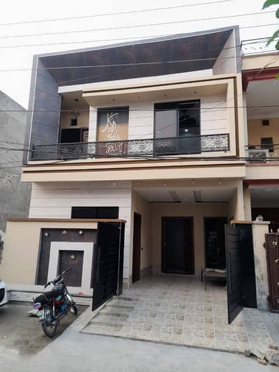 5 Marla Brand New Luxury Modern Style House All Original Picture Direct Meeting Super Hot Location Near Emporium Mall Available For Sale in Johar Town phase 2