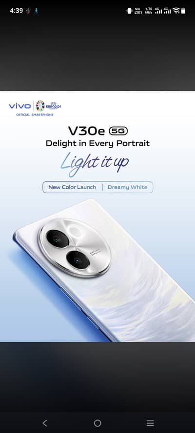 Vivo v30e 5g 2 to 3 small scratches with box and charger