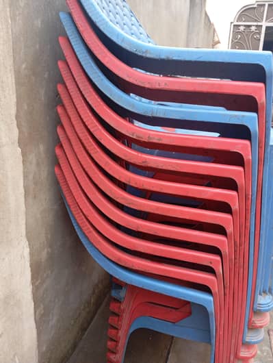 good plastic chair